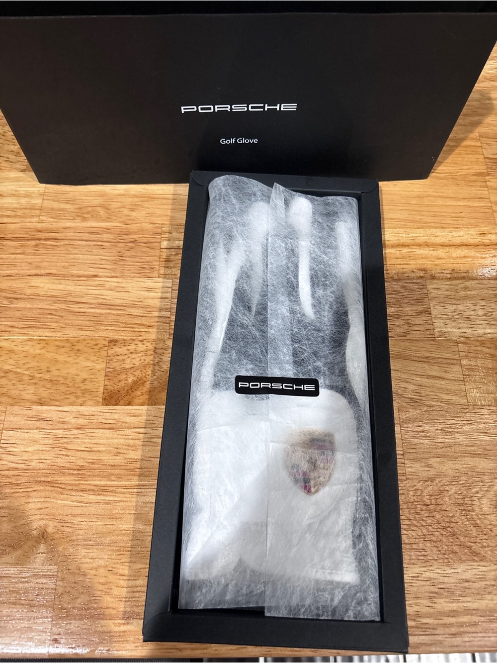 NWT 🏎️Porsche Men’s Cadet Golf Glove Black White Crest Ball Marker Boxed - Picture 3 of 5